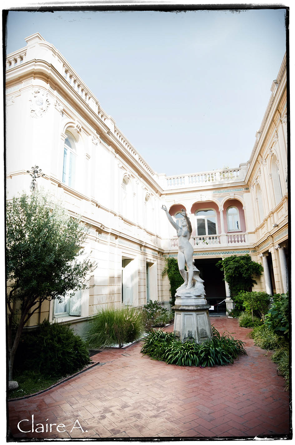 Le patio de l'hôtel Pams à Perpignan, une des demeures acquise par un des membres de la famille Bardou